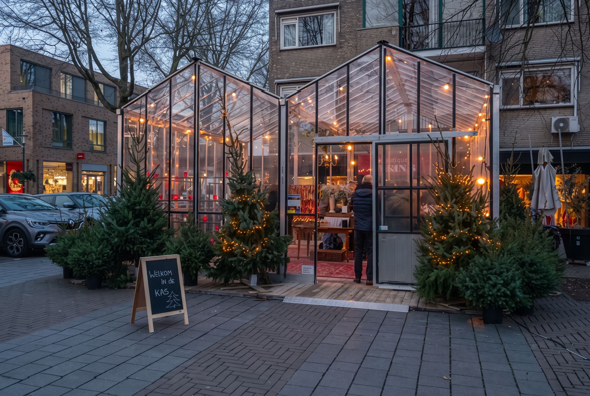 De kas op het plein bij daglicht